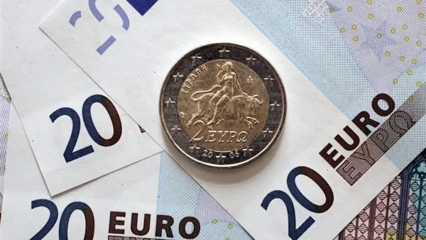 سعر اليورو اليوم في مصر والسوق السوداء الاربعاء 21 فبراير 2024 امام الجنية المصري