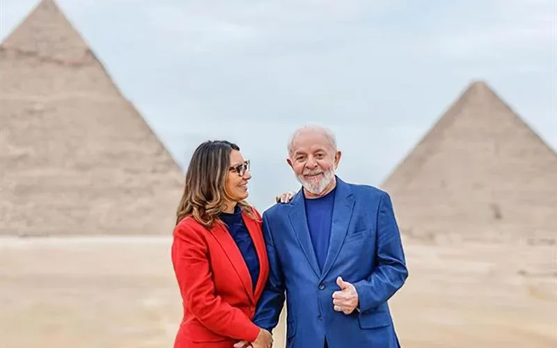 زيارة تاريخية: الرئيس البرازيلي وزوجته يتجولان في الأهرامات والمتحف الكبير
