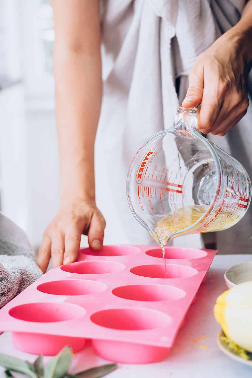 ما هى أفضل طريقة فى صناعة الصابون الشفاف الجليسرين في البيت مع المقادير الصحيحة ما هى أفضل طريقة فى صناعة الصابون الشفاف الجليسرين في البيت مع المقادير الصحيحة