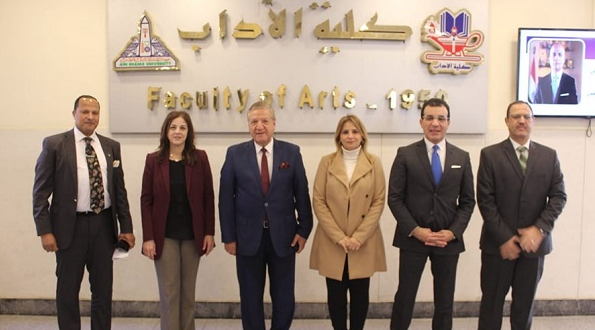 كلية الآداب بـ جامعة عين شمس تنظم ندوة بعنوان " الاقتصاد المصري والفرص التنموية المتاحة "