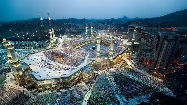 جدول أئمة الحرم المكي في شهر رمضان لعام 2025