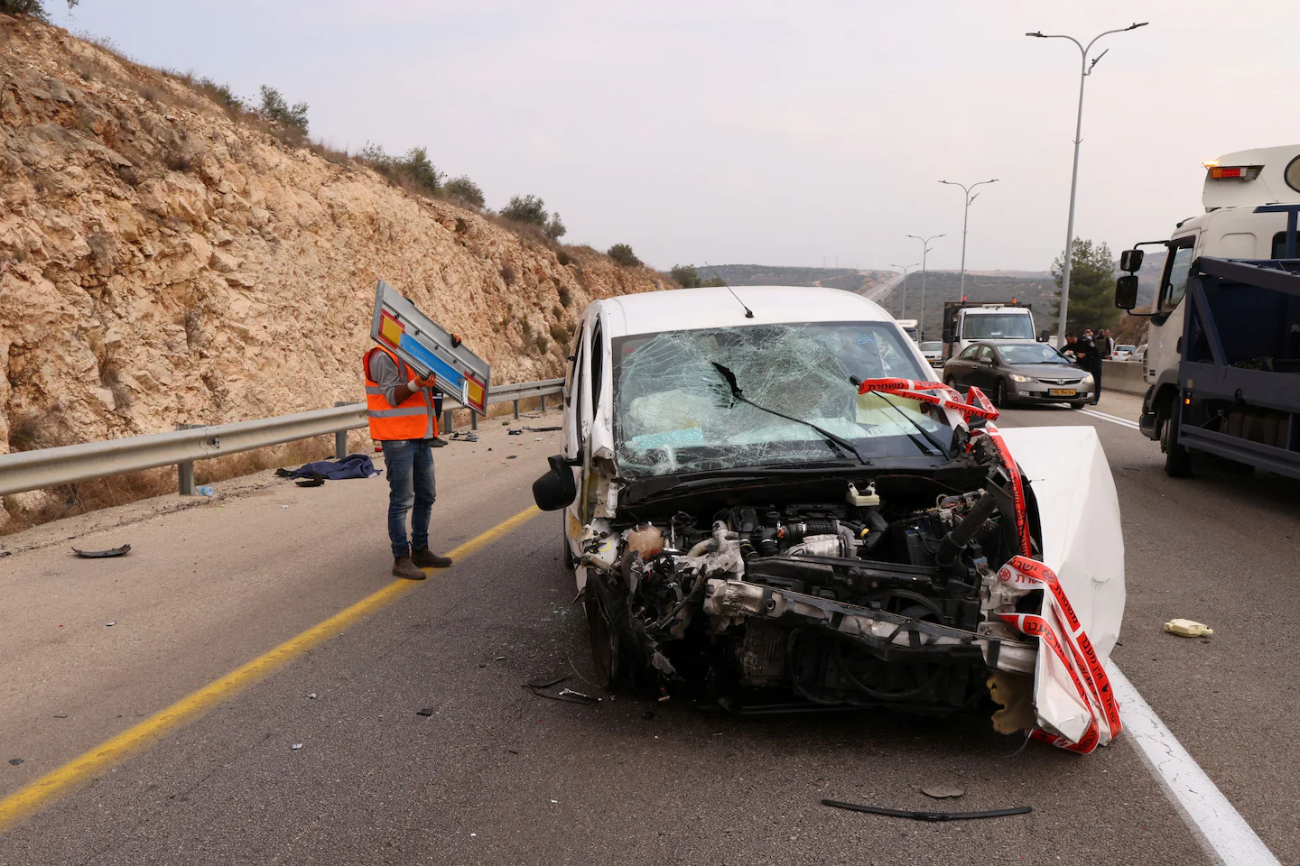 شاحنه كبيره تصدم سياره صغيره اي العبارات التاليه صحيحه شاحنه كبيره تصدم سياره صغيره اي العبارات التاليه صحيحه