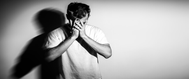 تفسير المجنون في الحلم رؤية المختل عقليا مستشفى المجانين في المنام تفسير الهذيان في الحلم حسب النابلسي