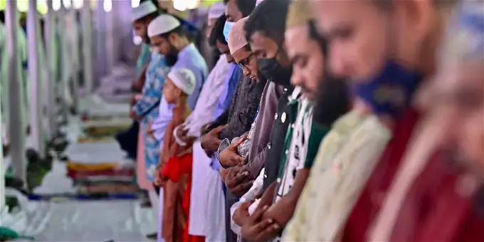 كيفية صلاة عيد الفطر 2025 .. عدد التكبيرات وموعد الصلاة في جميع المحافظات