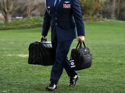 تفسير الحقيبه السوداء في الحلم – رؤية الحقيبه باللون الاسود في المنام