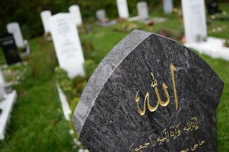 تفسير دفن المتوفي في المنام – رؤية دفن الميت في الحلم