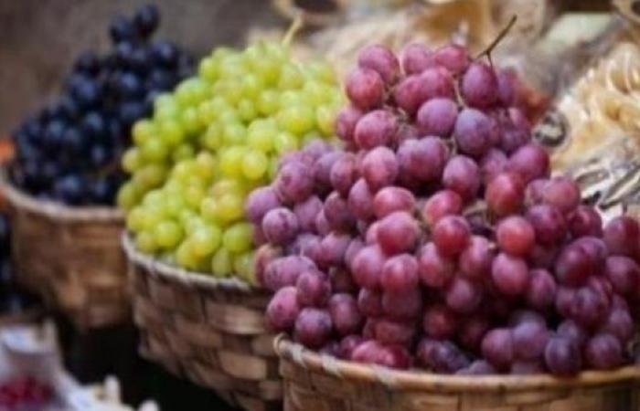 سعر العنب اليوم الأربعاء 1 مايو 2024 في الأسواق | جدول أسعار الخضار والفاكهة اليوم في سوق العبور