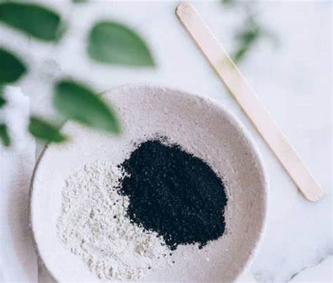 ماسك الفحم والجيلاتين