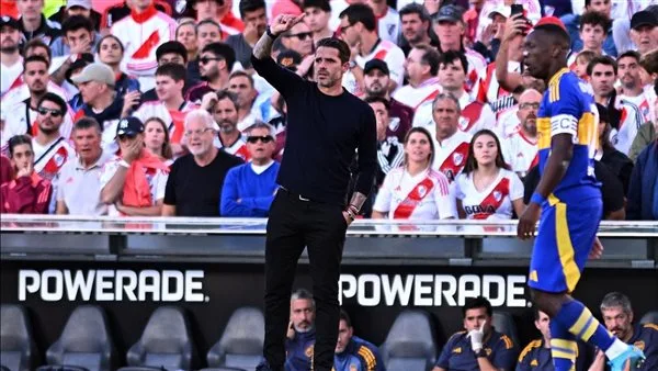 بعد الخسارة من ريفير بليت.. بوكا جونيور يقيل مدربه بعد 6 أشهر من تعيينه