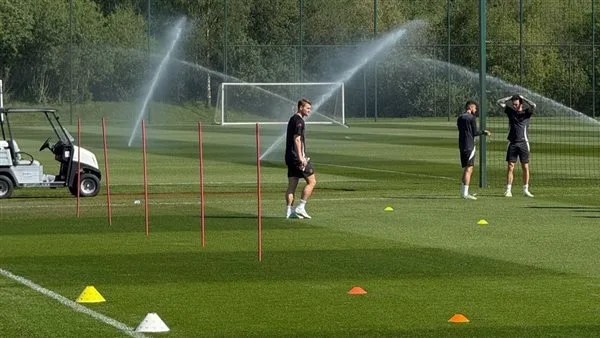 بعد تعافيهما من الإصابة.. عودة ديالو ودي ليخت إلى تدريبات مانشستر يونايتد