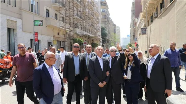 مستشار رئيس الجمهورية ومحافظ القاهرة يناقشان خطوات إعادة تشغيل محل جروبي التراثي بميدان طلعت حرب مستشار رئيس الجمهورية ومحافظ القاهرة يناقشان خطوات إعادة تشغيل محل جروبي التراثي بميدان طلعت حرب