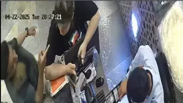 صرف الفتاة ضحية صفع زميلها داخل مطعم بمدينة نصر من سراي النيابة صرف الفتاة ضحية صفع زميلها داخل مطعم بمدينة نصر من سراي النيابة