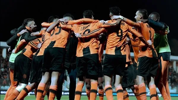 نهضة بركان يتأهل إلى نهائي الكونفدرالية ويواجه سيمبا التنزاني نهضة بركان يتأهل إلى نهائي الكونفدرالية ويواجه سيمبا التنزاني