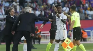 النيابة الإسبانية تسقط تهم العنصرية عن 2 من مشجعي برشلونة تجاه فينيسيوس