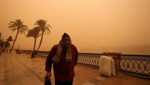 ماذا تفعل عند حدوث عاصفة ترابية شديدة في منطقتك