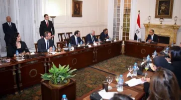 وزير الخارجية والهجرة يلتقي وفدا من غرفة التجارة الأمريكية بالقاهرة