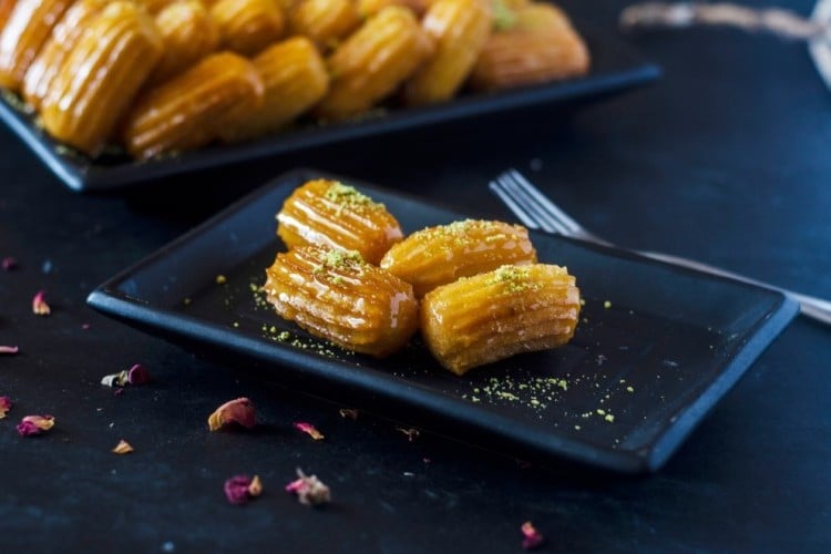 طريقة عمل بلح الشام في المنزل خطوة بخطوة زي المحلات