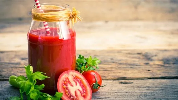 أبرزها تقليل مستويات الكوليسترول في الدم.. تعرف على فوائد عصير الطماطم أبرزها تقليل مستويات الكوليسترول في الدم.. تعرف على فوائد عصير الطماطم
