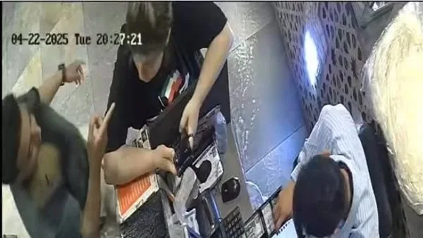 أم المتهم السبب.. ضحية صفع زميلها داخل مطعم بمدينة نصر: افتكر إني شتمته