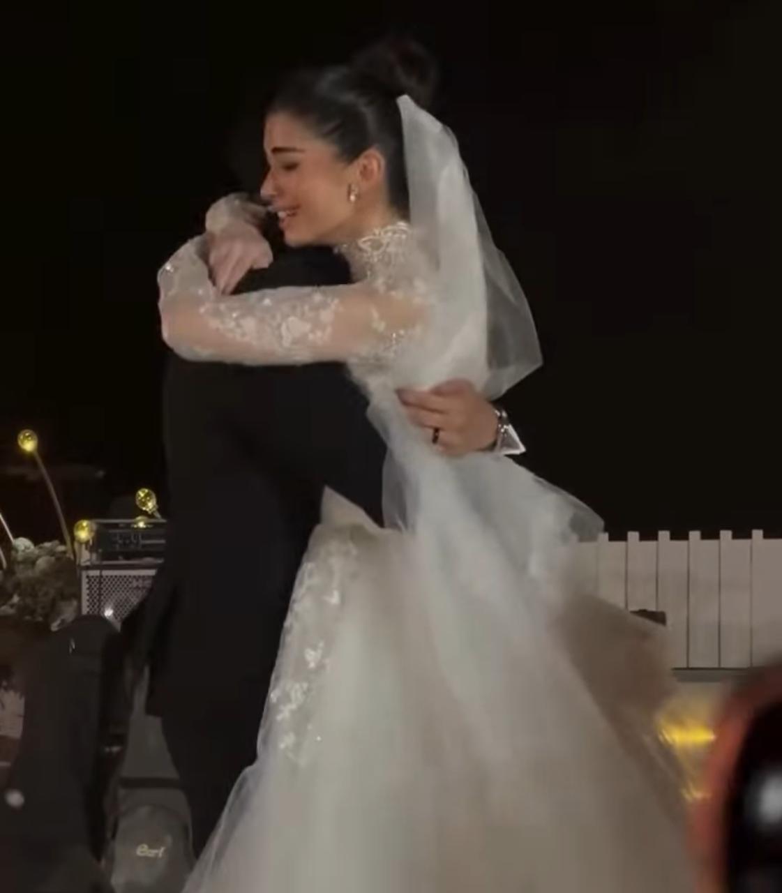 قدم لها أغنية من تأليفه.. كلمات أغنية حسين الجاسمي الذي غناها هشام جمال لزوجته ليلى زاهر