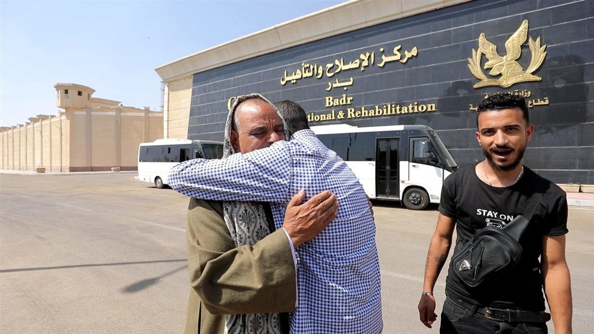 عفو رئاسي عن 746 نزيلا بمناسبة عيد تحرير سيناء عفو رئاسي عن 746 نزيلا بمناسبة عيد تحرير سيناء