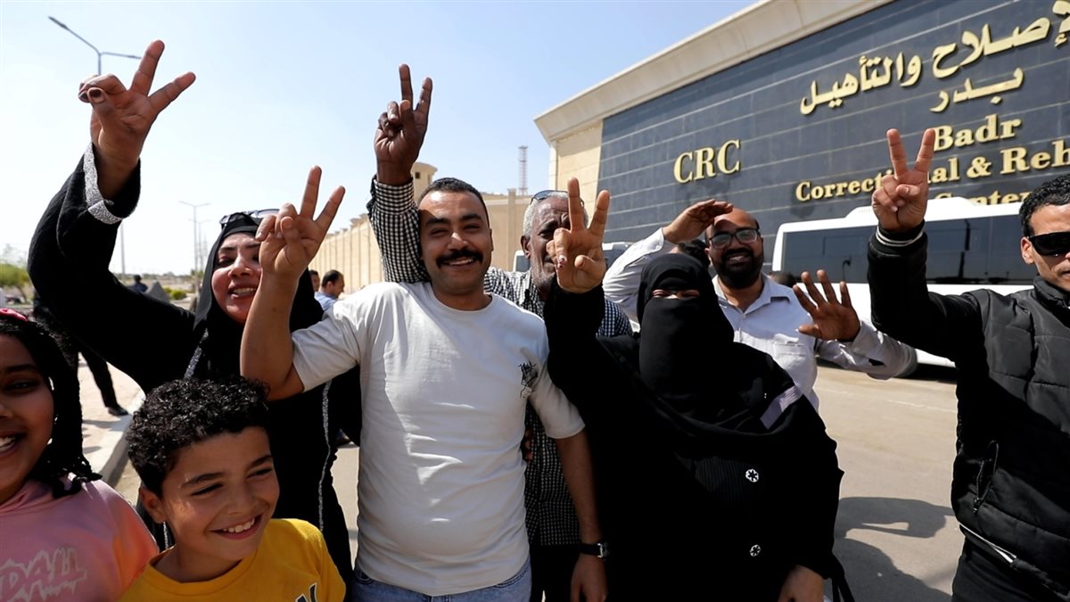 عفو رئاسي عن 746 نزيلا بمناسبة عيد تحرير سيناء عفو رئاسي عن 746 نزيلا بمناسبة عيد تحرير سيناء