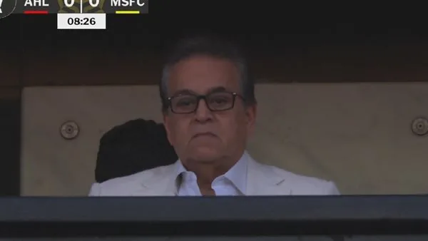 نائب رئيس الوزراء وزير الصحة يشاهد مباراة الأهلي وصن داونز من المقصورة الرئيسية نائب رئيس الوزراء وزير الصحة يشاهد مباراة الأهلي وصن داونز من المقصورة الرئيسية