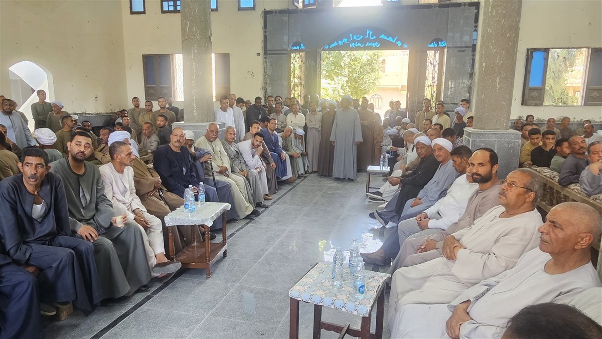 جلسة صلح بين عائلتين في قفط