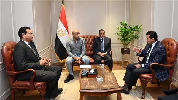 وزير الشباب يبحث مع رئيس اتحاد الملاكمة دعم اللاعبين وتطوير الرياضة في مصر