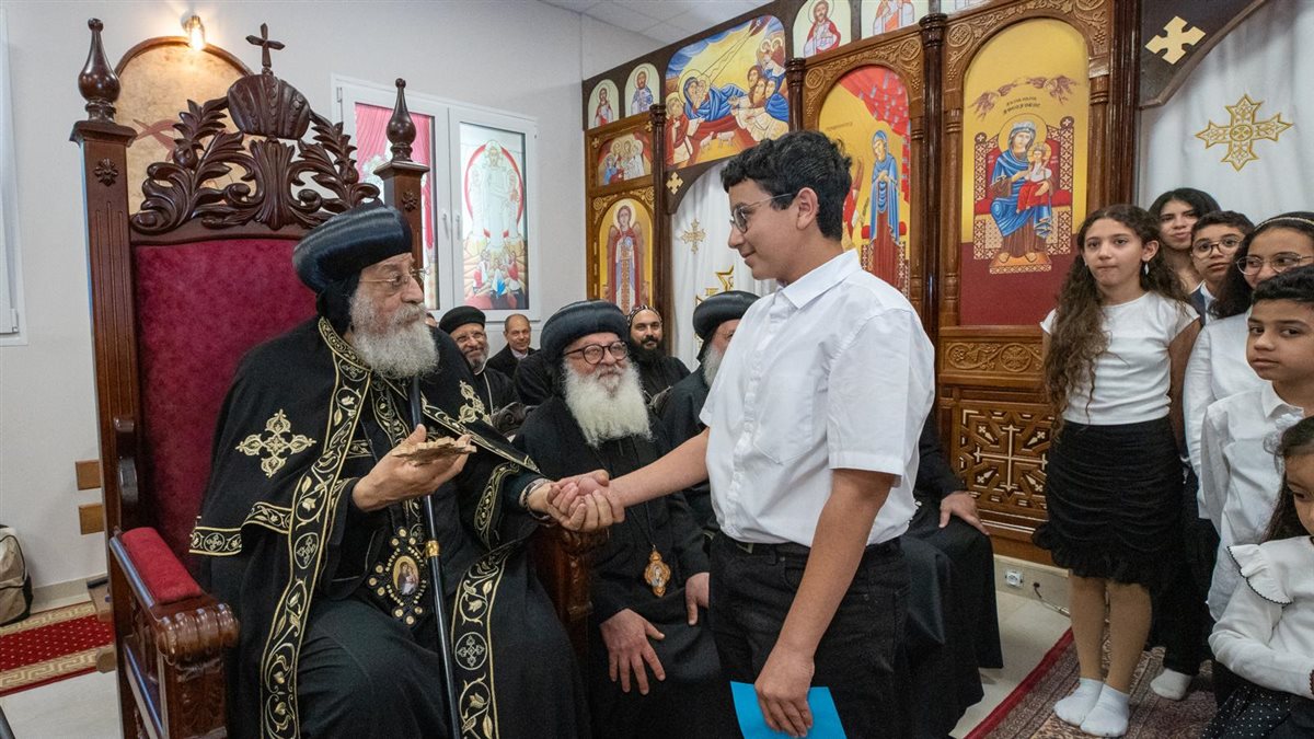 لقاء الأبناء مع أبيهم.. قداسة البابا تواضروس الثاني يلتقي أقباط بولندا وأبناء الكنيسة الإثيوبية