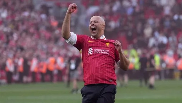 آرني سلوت.. الهولندي الذي دخل تاريخ الدوري الإنجليزي من أوسع أبوابه آرني سلوت.. الهولندي الذي دخل تاريخ الدوري الإنجليزي من أوسع أبوابه