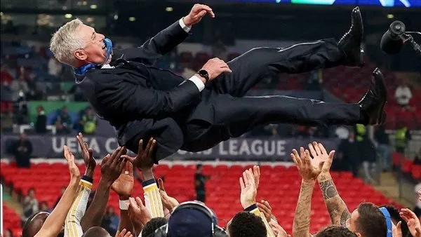 تقارير: أنشيلوتي يبلغ لاعبي ريال مدريد برحيله عن النادي نهاية الموسم الحالي