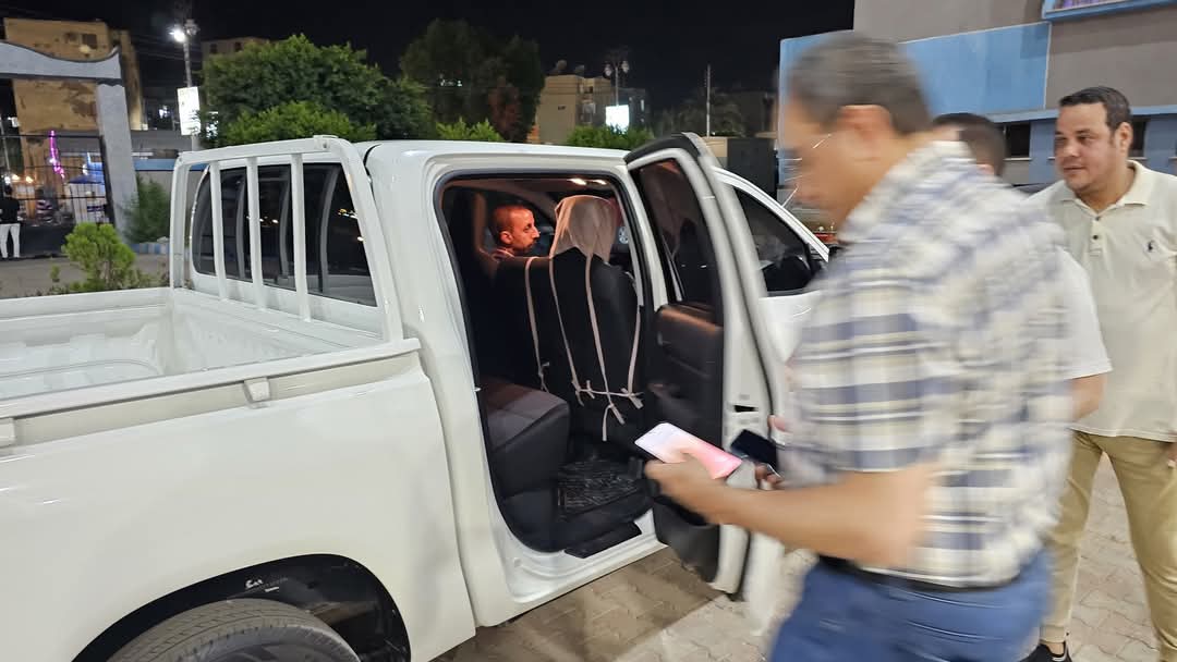 داخل سيارة 2 كابينة.. زيارة مفاجئة من محافظ قنا لمستشفى الصدر ليلًا وتوجيه بنظافة الحمامات | صور داخل سيارة 2 كابينة.. زيارة مفاجئة من محافظ قنا لمستشفى الصدر ليلًا وتوجيه بنظافة الحمامات | صور