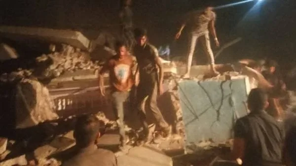 حفاظًا على أرواح المواطنين.. إخلاء 6 عقارات مجاورة لمنزل أسيوط المنهار حفاظًا على أرواح المواطنين.. إخلاء 6 عقارات مجاورة لمنزل أسيوط المنهار