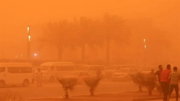 متى يجب عليك البقاء في المنزل؟.. توصيات طبية عاجلة للأطفال وكبار السن بسبب العاصفة الترابية