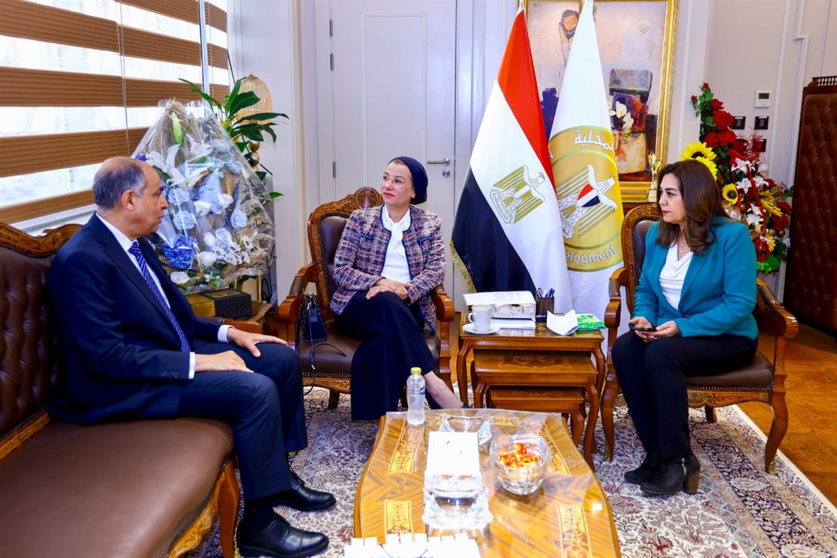 توقيع عقد إدارة وتشغيل مصنع تدوير المخلفات بالعدوة 