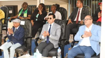 وزير الشباب والرياضة ورئيس اللجنة الأولمبية يفتتحان البطولة الإفريقية للسباحة للناشئين