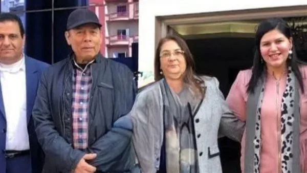 أحمد ماهر يعلق على صورته المتداولة مع مديرة مدرسة الكرمة: مليش علاقة بسلوك الأشخاص