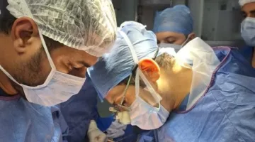 بعد توقف عضلة قلبه 20 دقيقة.. الفريق الطبي بمستشفى شرق الإسكندرية ينجح في إنقاذ حياة طفل