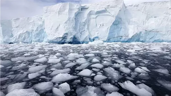 تحذيرات علمية من تأثير الرياح والمياه الدافئة على ذوبان جليد القارة القطبية تحذيرات علمية من تأثير الرياح والمياه الدافئة على ذوبان جليد القارة القطبية