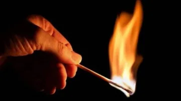 يعاني من حالة نفسية.. مسن ينهي حياته بإشعال النيران في نفسه بالدرب الأحمر