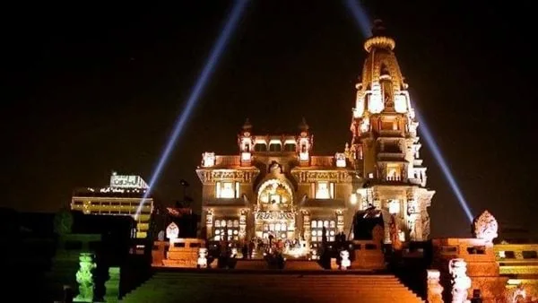 إصابة 8 أشخاص إثر انهيار ستاند على الجمهور في حفل بقصر البارون إصابة 8 أشخاص إثر انهيار ستاند على الجمهور في حفل بقصر البارون