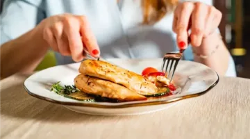 دراسة: الإفراط في تناول الدواجن قد يرتبط بزيادة خطر الوفاة وسرطان الجهاز الهضمي