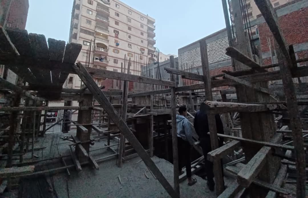 انهيار سور على غرفة كهرباء بشرق الإسكندرية.. وإزالة 7 أدوار مخالفة من مبنى بالفلكي