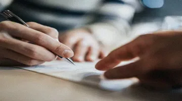 إحالة 13 متهمًا في قضية تزوير أختام جهات سيادية ووزارات وسفارات أجنبية وشهادات جامعية للمحاكمة| خاص