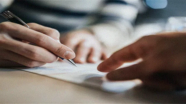 إحالة 13 متهمًا في قضية تزوير أختام جهات سيادية ووزارات وسفارات أجنبية وشهادات جامعية للمحاكمة| خاص إحالة 13 متهمًا في قضية تزوير أختام جهات سيادية ووزارات وسفارات أجنبية وشهادات جامعية للمحاكمة| خاص