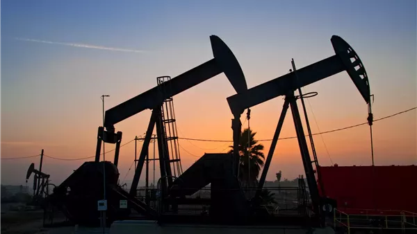 انخفاض أسعار النفط مع تزايد المخاوف الاقتصادية الناجمة عن الحرب التجارية انخفاض أسعار النفط مع تزايد المخاوف الاقتصادية الناجمة عن الحرب التجارية