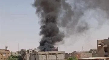 امتد لعمارة سكنية.. حريق مخزن تجاري بأسوان والحماية المدنية تحاول السيطرة