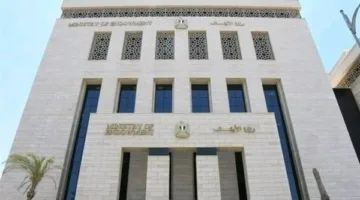 رئيس جامعة عين شمس يعقد اجتماعًا لمناقشة الاستعدادات لامتحانات نهاية العام 2025