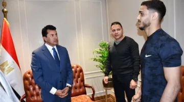 وزير الرياضة يلتقي بطل المصارعة مصطفى حسين.. ويوجه بعرضه على لجنة طبية متخصصة